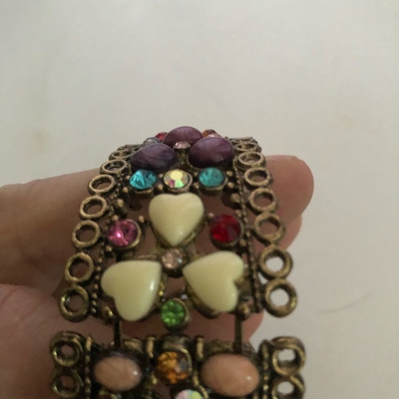Colorful boho style rhinestones and colourful stones embedded in a gold metal. - Picture 5 of 12
